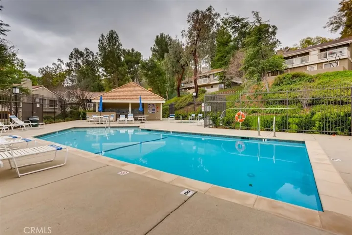 529 El Azul Circle, Oak Park, California 91377