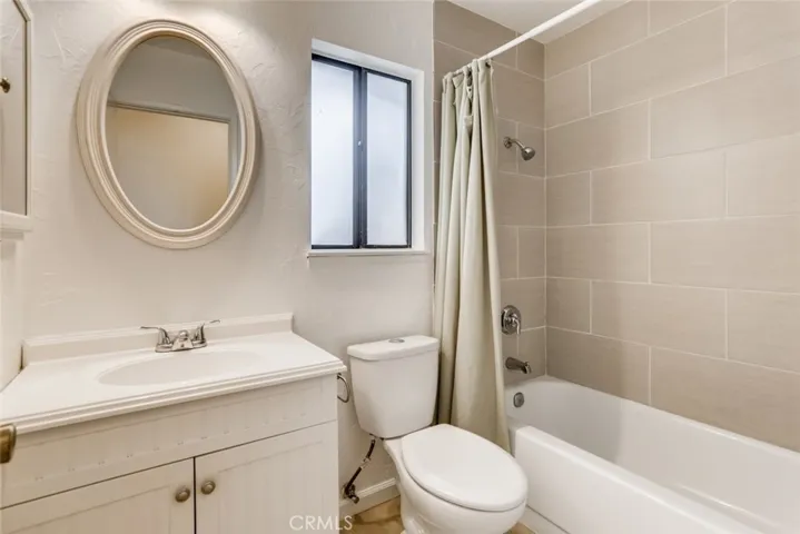 529 El Azul Circle, Oak Park, California 91377