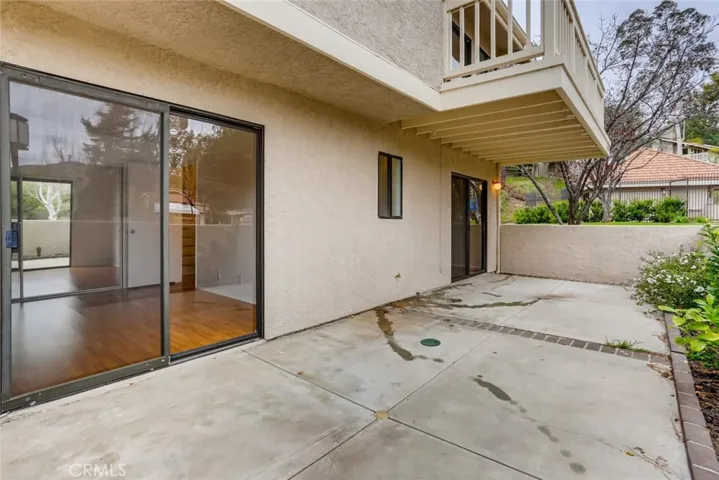 529 El Azul Circle, Oak Park, California 91377