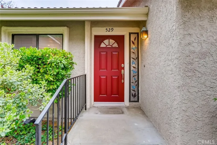 529 El Azul Circle, Oak Park, California 91377