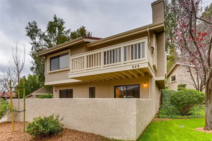 529 El Azul Circle, Oak Park, California 91377