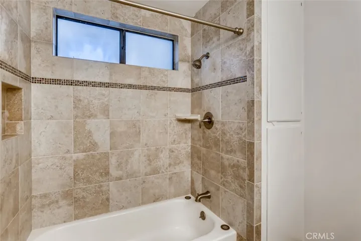 529 El Azul Circle, Oak Park, California 91377