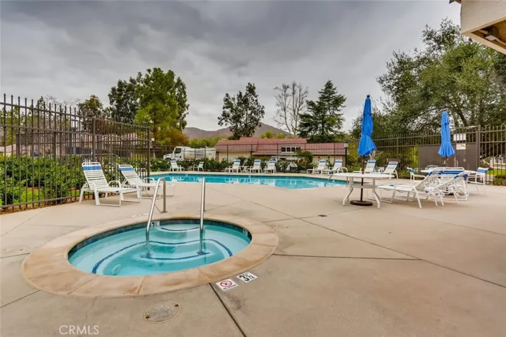 529 El Azul Circle, Oak Park, California 91377