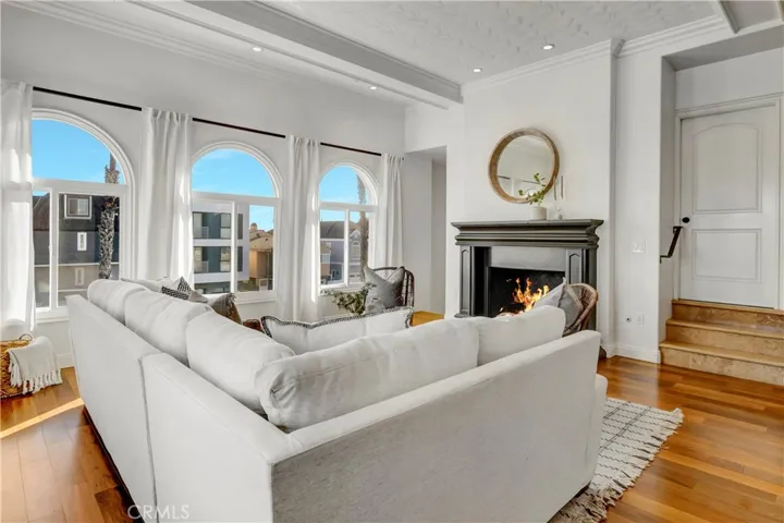 16386 N Pacific Avenue, Sunset Beach, California 90742