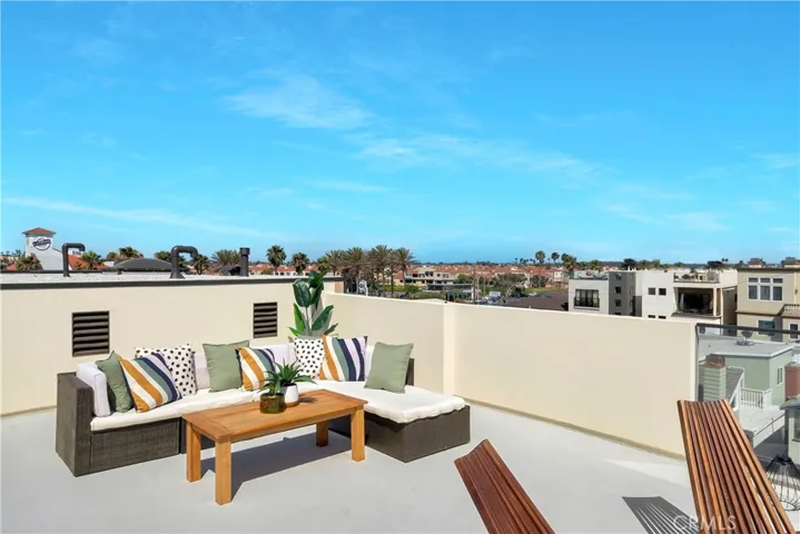 16386 N Pacific Avenue, Sunset Beach, California 90742