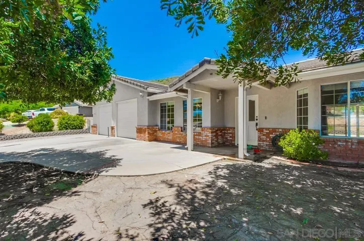 24574 Del Amo Rd, Ramona, California 92065