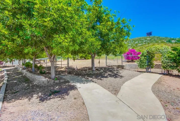24574 Del Amo Rd, Ramona, California 92065