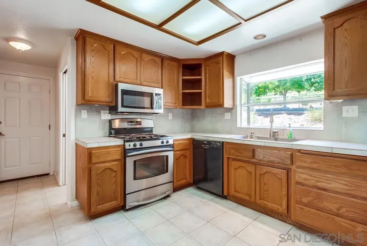 24574 Del Amo Rd, Ramona, California 92065