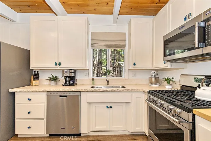 593 Ponderosa Drive, Big Bear Lake, California 92315
