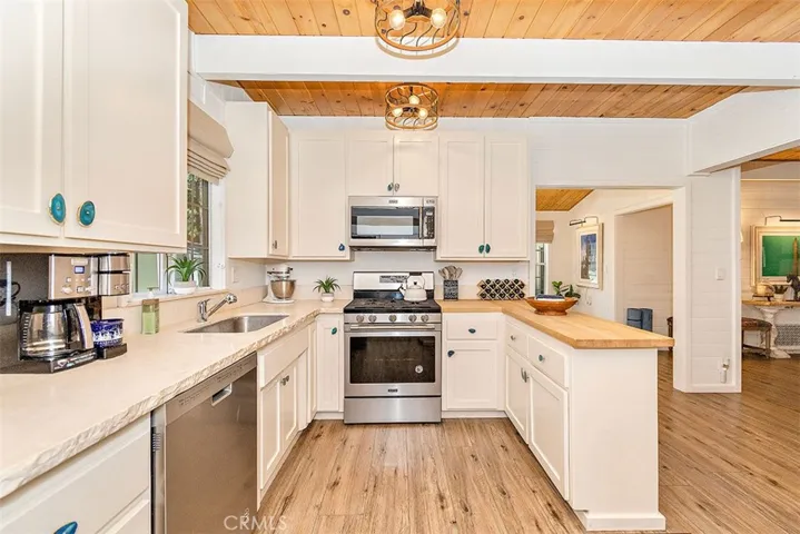 593 Ponderosa Drive, Big Bear Lake, California 92315