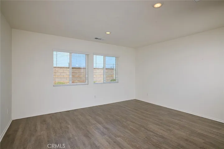 1242 Universal Way, Hemet, California 92543