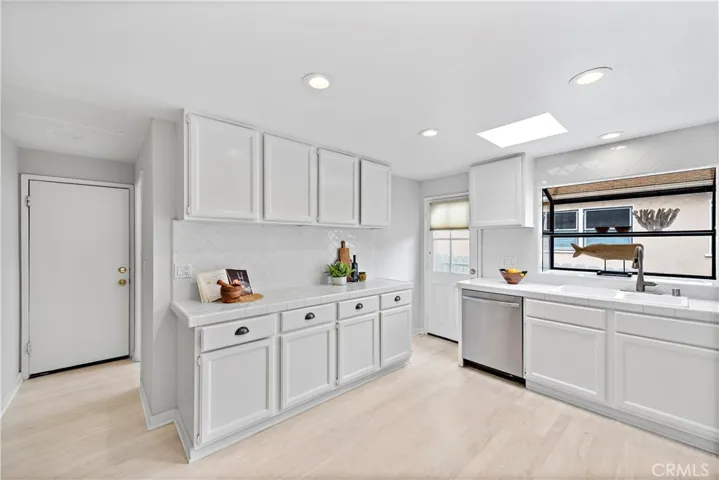 16 S Stonington Road, Laguna Beach, California 92651