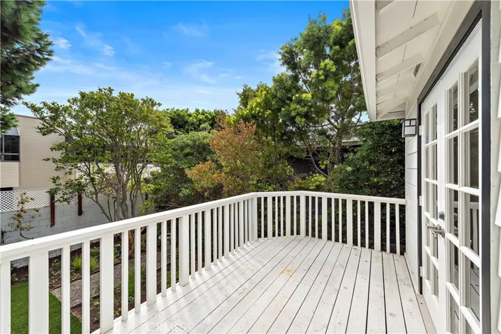 16 S Stonington Road, Laguna Beach, California 92651