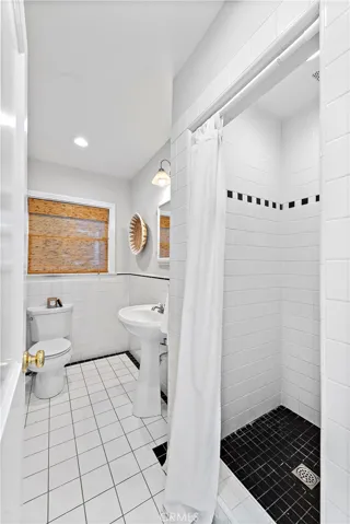 16 S Stonington Road, Laguna Beach, California 92651
