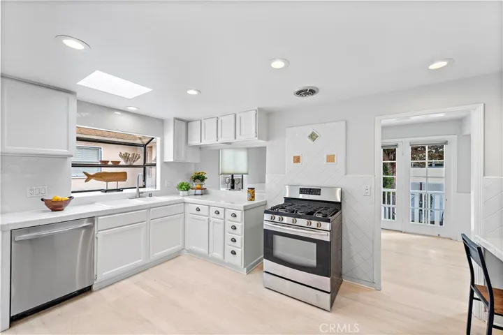 16 S Stonington Road, Laguna Beach, California 92651
