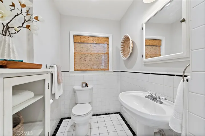 16 S Stonington Road, Laguna Beach, California 92651