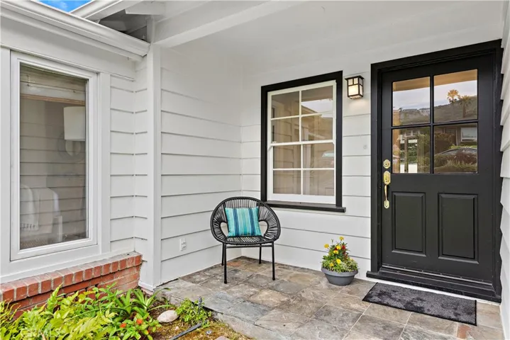 16 S Stonington Road, Laguna Beach, California 92651