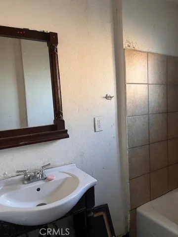204 E 64th Street, Los Angeles, California 90003