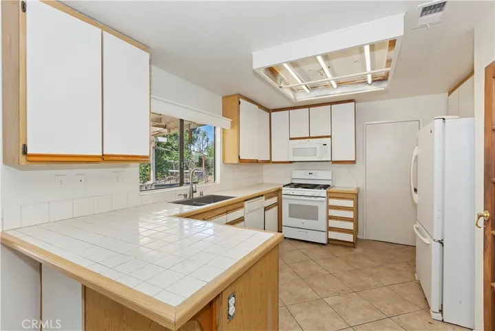 814 Mirage Court, San Jacinto, California 92582