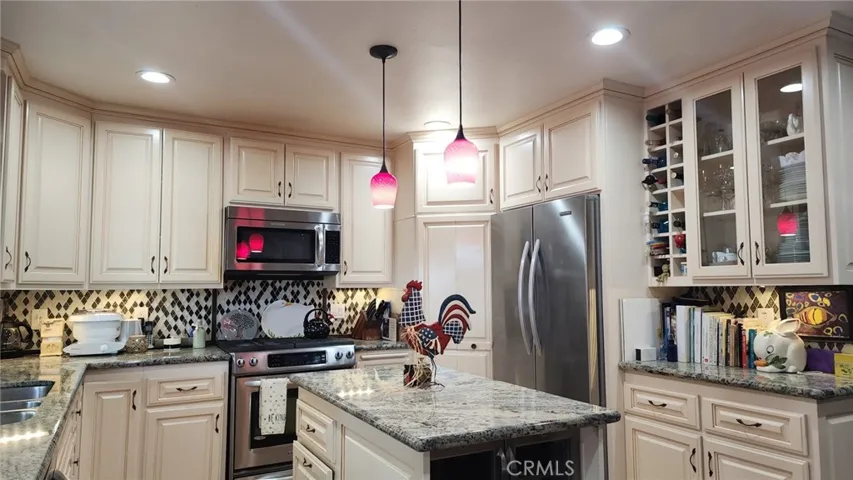 gas stove, wine built in wine rack