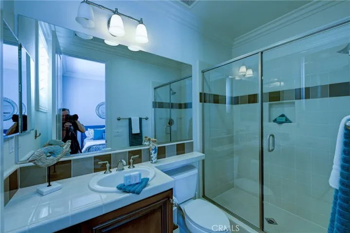 Downstairs ensuite bath.
