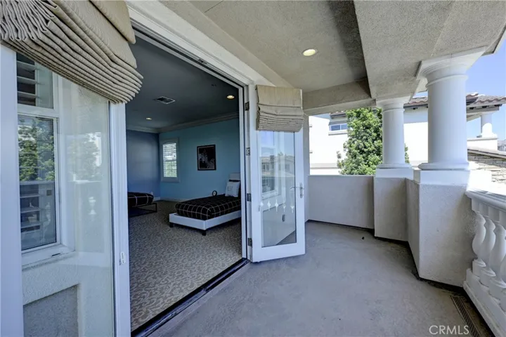 Bonus room balcony, note the lighting in the balcony.