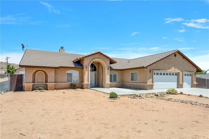 16557 Candlewood Road, Apple Valley, California 92307