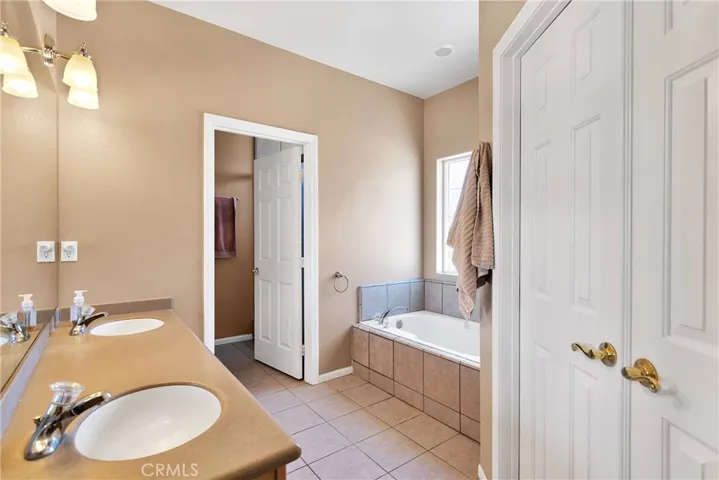 16557 Candlewood Road, Apple Valley, California 92307