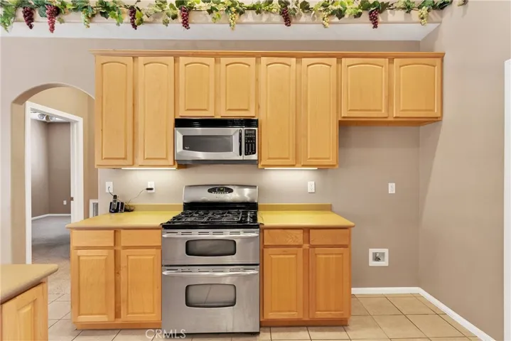 16557 Candlewood Road, Apple Valley, California 92307