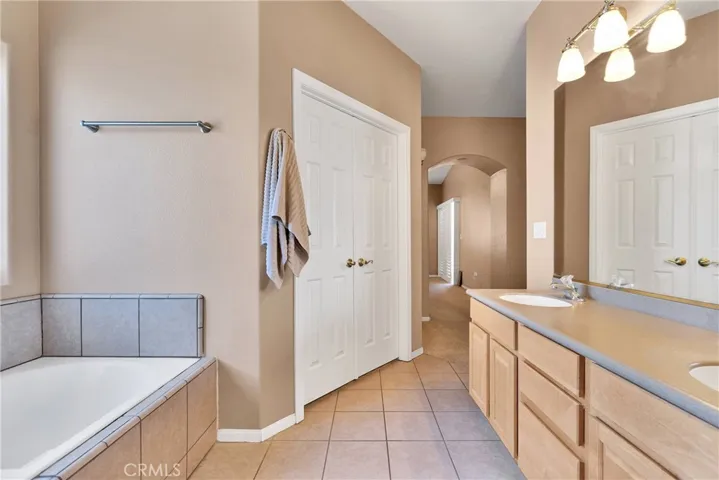 16557 Candlewood Road, Apple Valley, California 92307