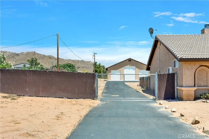16557 Candlewood Road, Apple Valley, California 92307