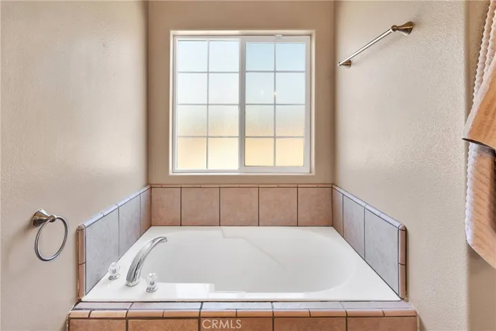 16557 Candlewood Road, Apple Valley, California 92307