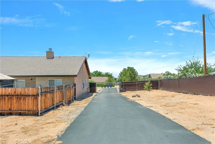 16557 Candlewood Road, Apple Valley, California 92307