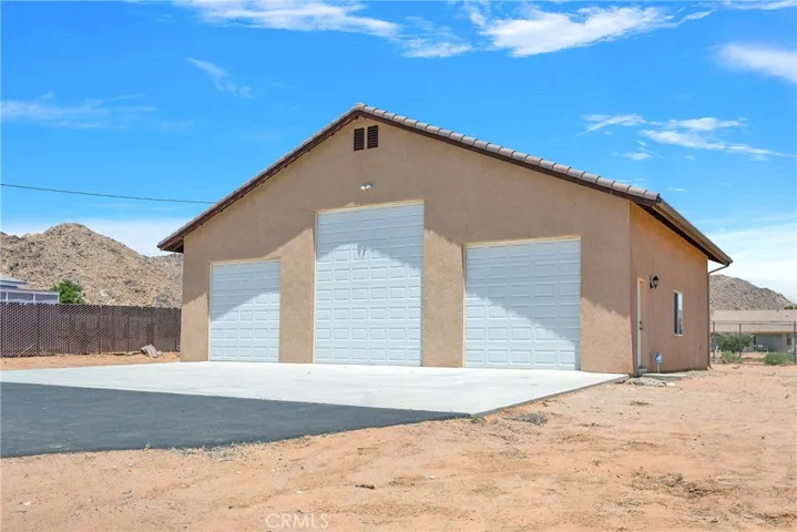 16557 Candlewood Road, Apple Valley, California 92307