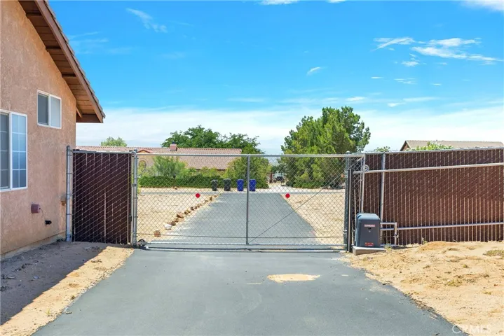 16557 Candlewood Road, Apple Valley, California 92307