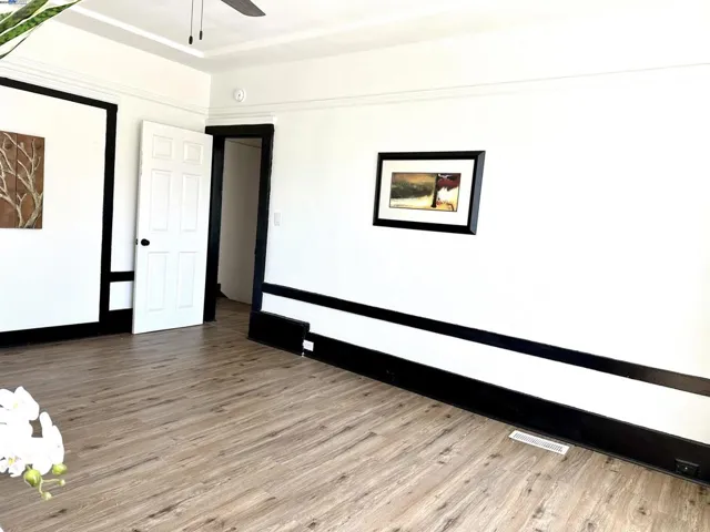 471 Paris, San Francisco, California 94112