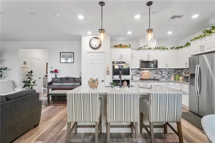 1588 Redwoods Drive Place, Upland, California 91784