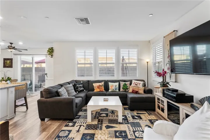 1588 Redwoods Drive Place, Upland, California 91784