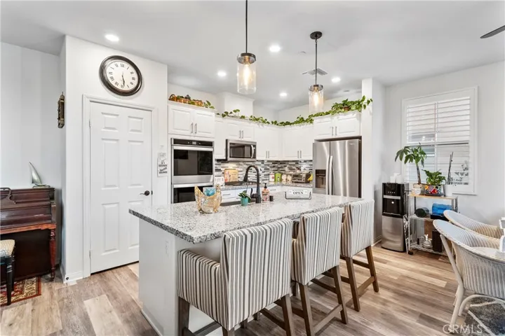 1588 Redwoods Drive Place, Upland, California 91784
