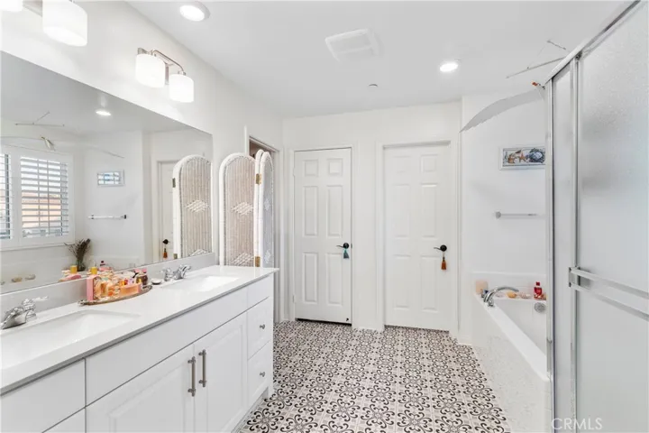 1588 Redwoods Drive Place, Upland, California 91784