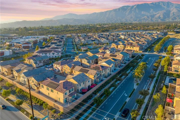1588 Redwoods Drive Place, Upland, California 91784