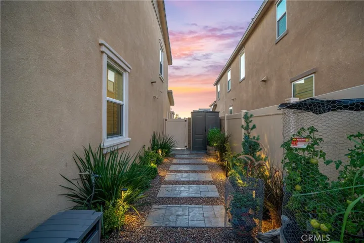 1588 Redwoods Drive Place, Upland, California 91784