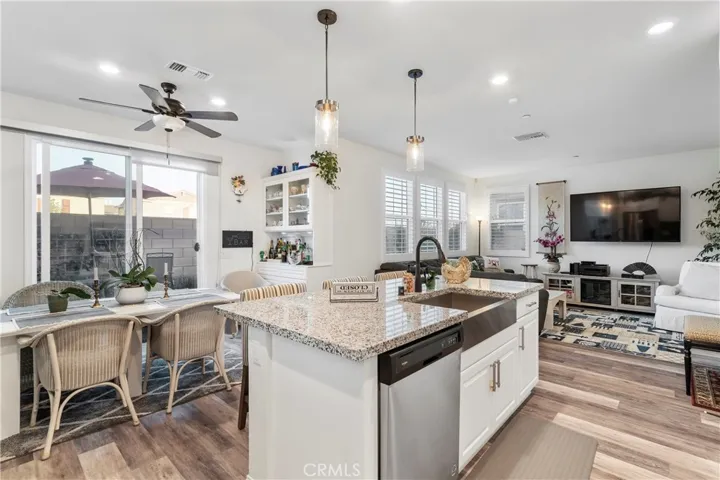 1588 Redwoods Drive Place, Upland, California 91784