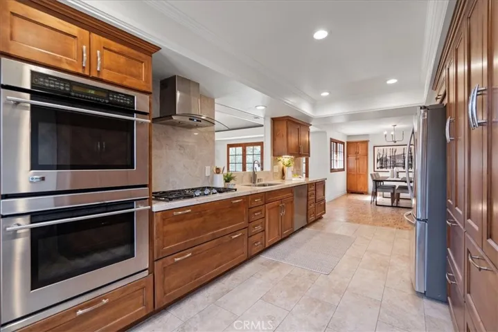 11261 Wallingsford Road, Rossmoor, California 90720