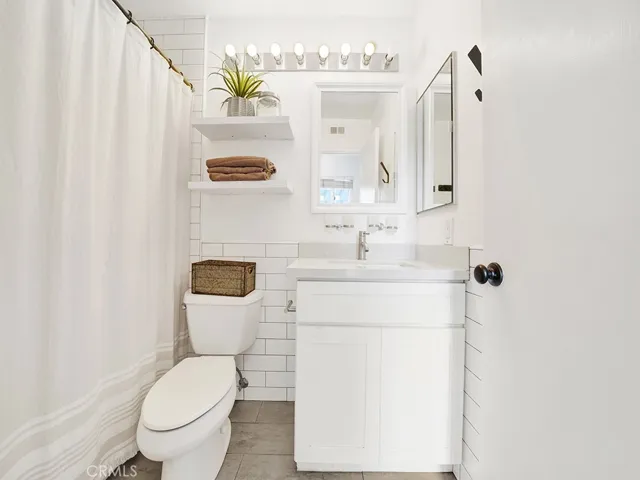 shared upstairs bathroom