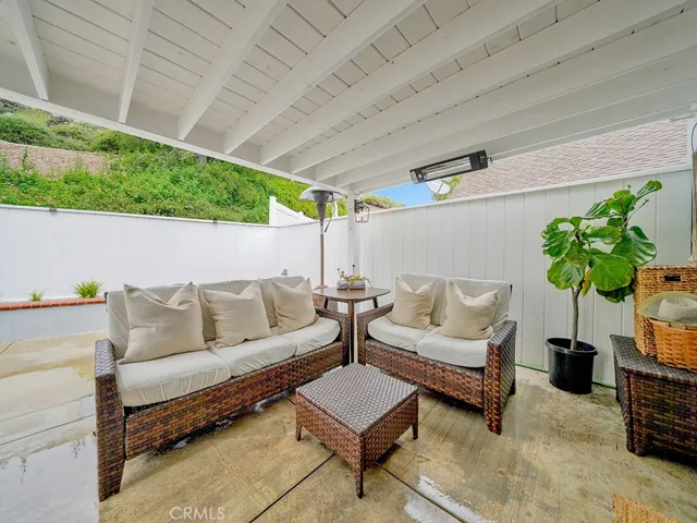 outdoor living / covered patio