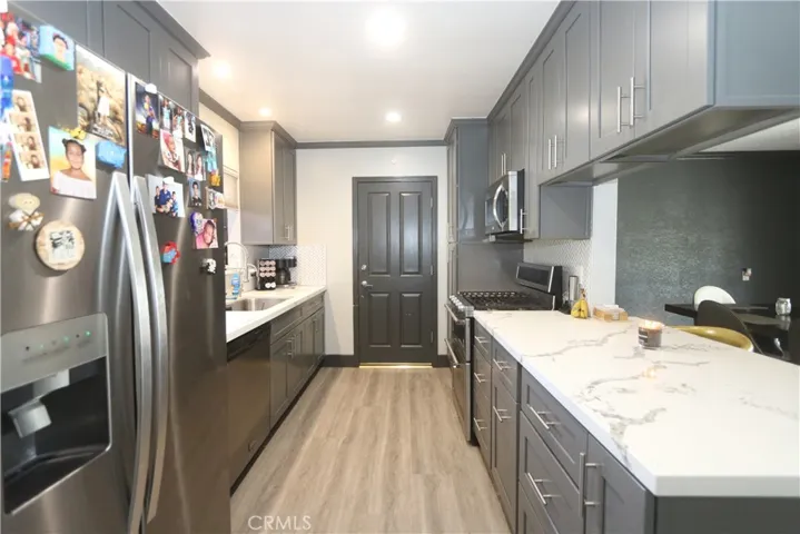 Kitchen w/direct garage access