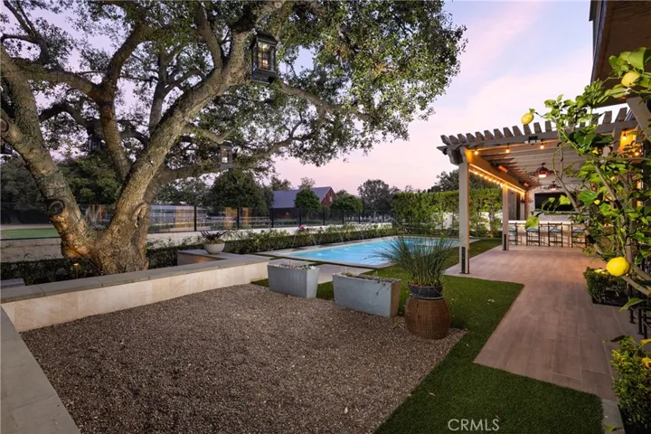 Alfresco dining under the centurion oak tree