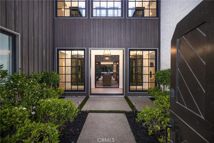 Private courtyard​​‌​​​​‌​​‌‌​​‌​​​‌‌​​​‌​​‌‌​​‌‌​​‌‌​​​​ entry