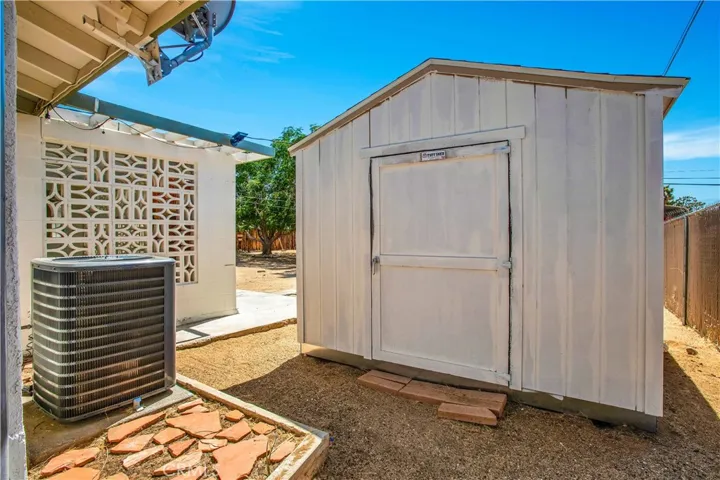 7976 Joshua Lane, Yucca Valley, California 92284